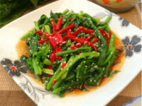 凉拌菠菜 做法超简单又好吃！赶紧学会 给家人准备一道美味菠菜吧！