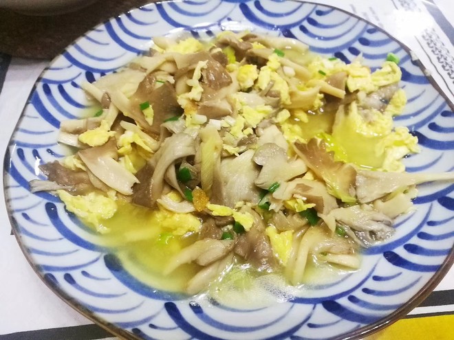 草菇能和鸡蛋一起吃吗